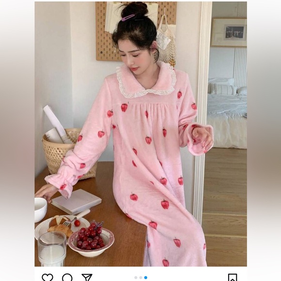 Dazy Strawberry Pattern Lace Trim Ruffles Hem Night Dress size Medium - Picture 3 of 7